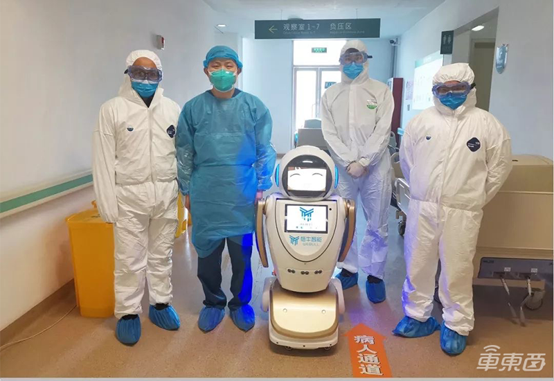 低速无人车集体上阵抗疫!扫地杀毒测体温,送药送菜真暖心