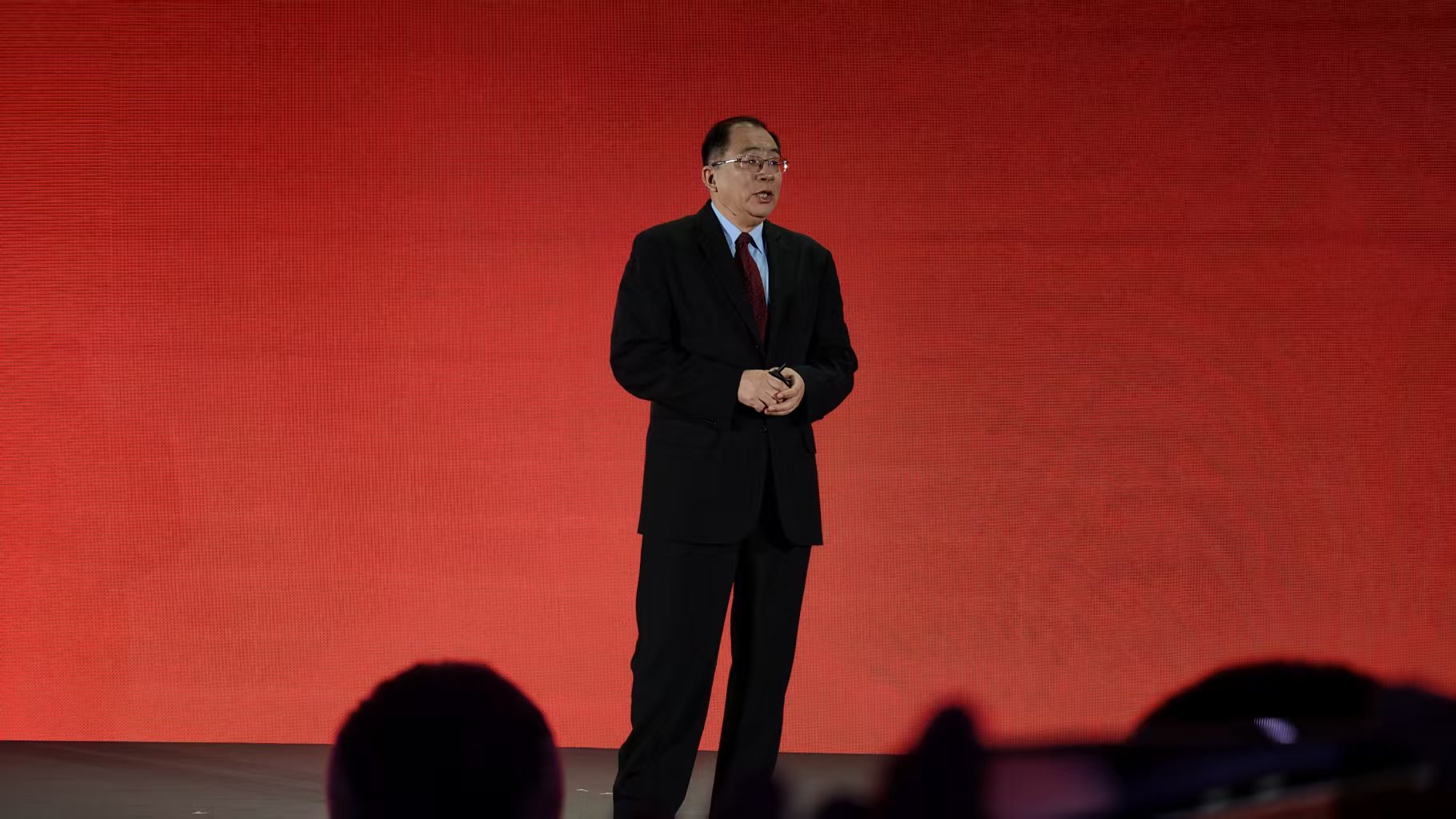 高通CEO重磅演讲,王兴兴来了!