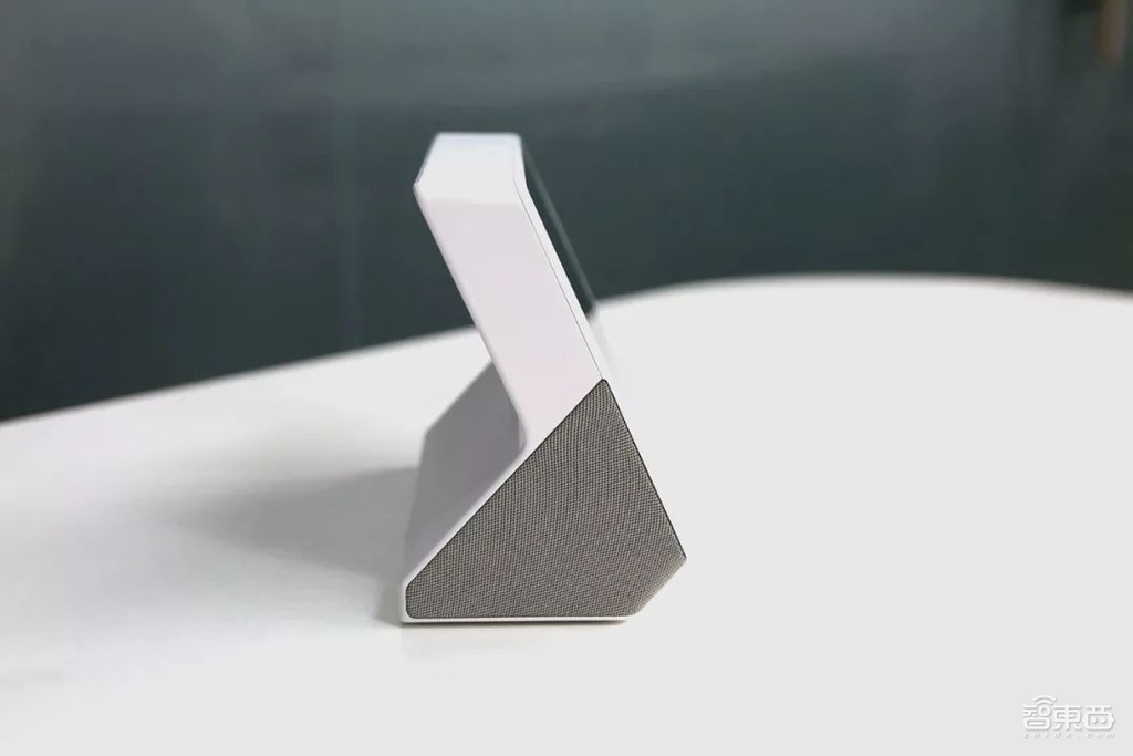 腾讯叮当智能屏发布！超远语音识别，智能音箱上的视听盛宴！