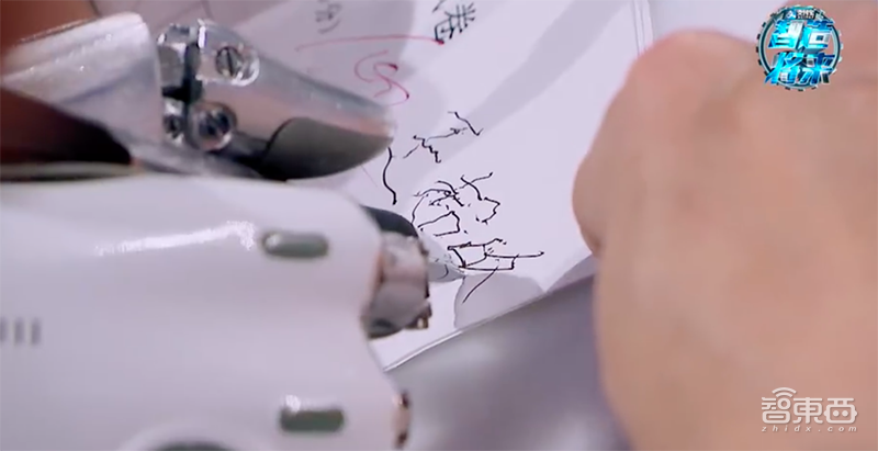 “智能+”助跑未来，机器人正从科幻走进日常！