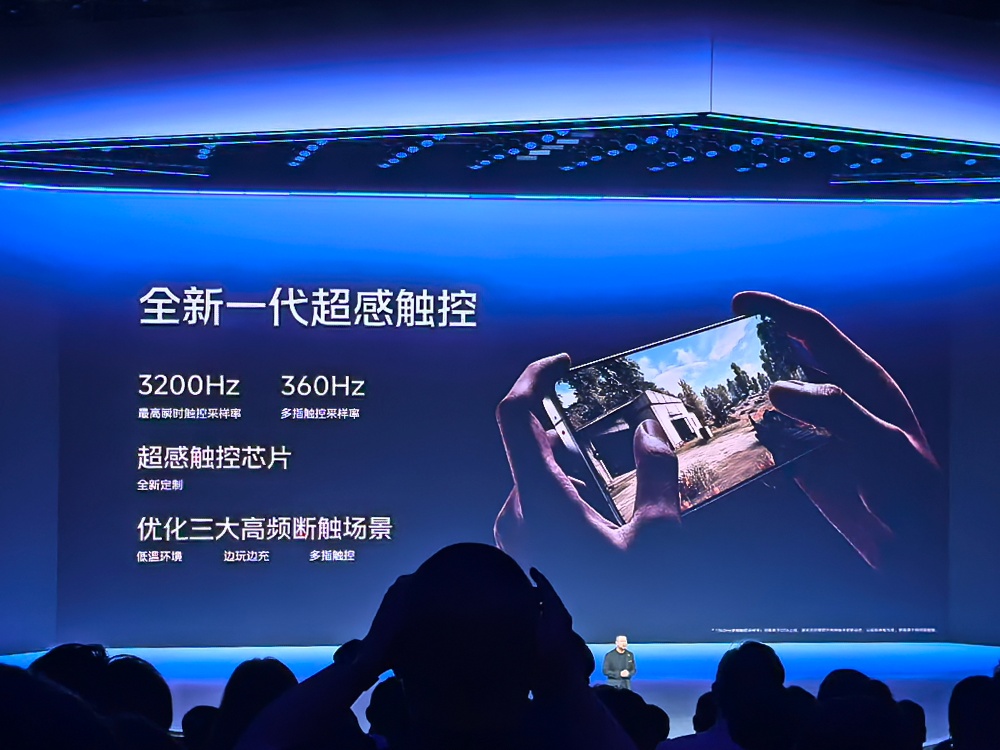 iQOO 15死磕电竞和显示,自研芯要做“手机显卡”,4199元起