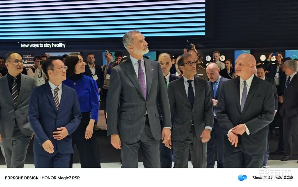 AI爆火MWC!AI OS席卷手机PC,国王点赞荣耀华为,中国企业霸场