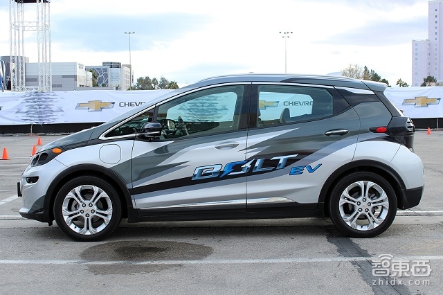 全球10款最著名电动汽车大比拼:到底谁花费便宜还能跑得远