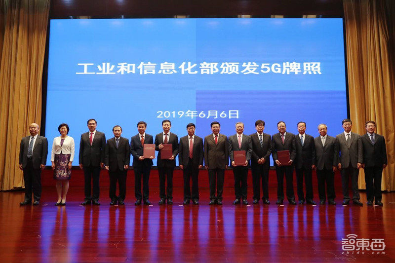 中国5G商用一周年最全成绩单:每周建基站上万个,资费降至几十元!