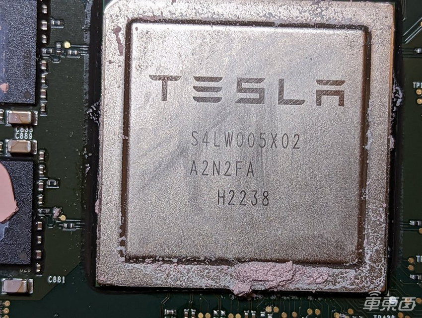 特斯拉HW4自动驾驶大脑首曝！大神硬核拆解，很快全系上车