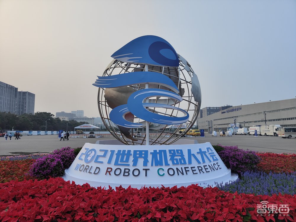 机器人“春晚”开幕,机器狗扎堆PK,揭秘六大类亮点机器人