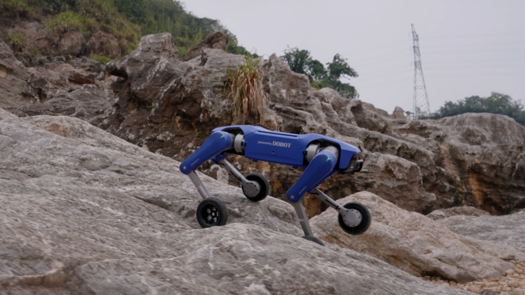 7499元行业冰点价!越疆发布全球首款家庭智能体机器人,首日预定超5000台