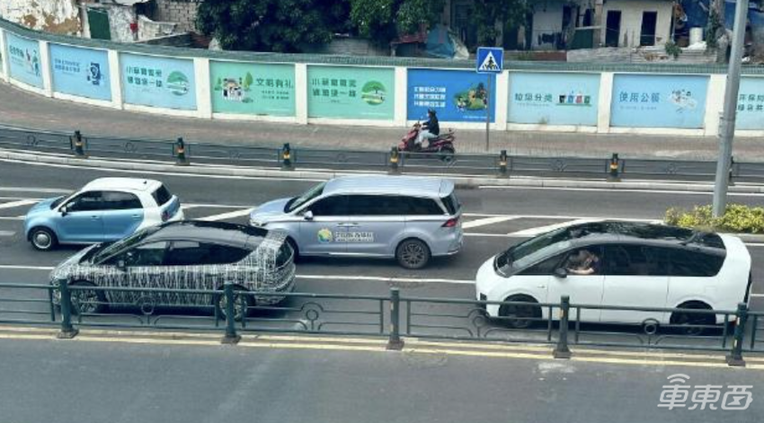 理想汽车变阵：李想All in AI，造车交给二把手