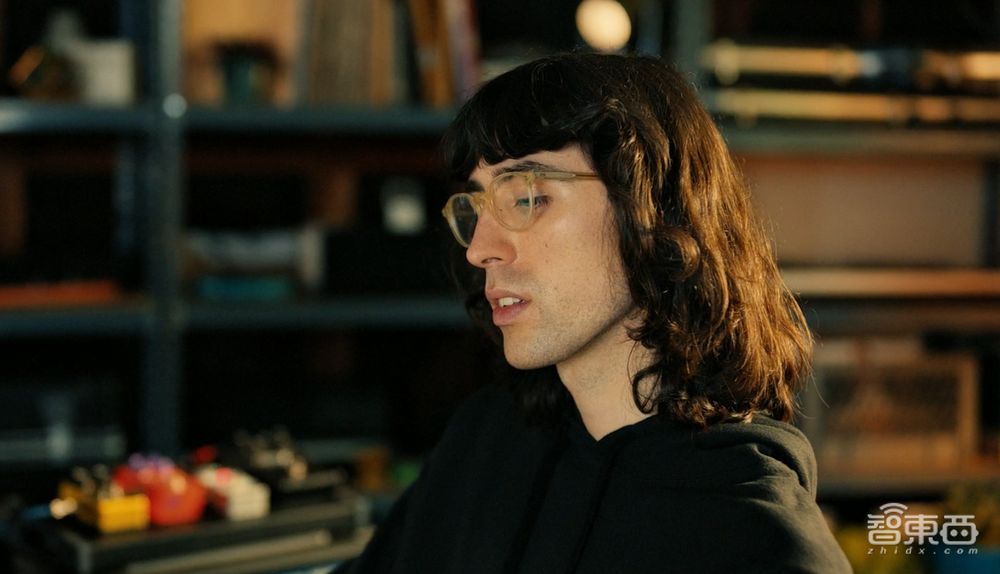 乔布斯当场“复活”!苹果发AirPods 3和地表最强电脑芯片,秀刘海屏Macbook Pro