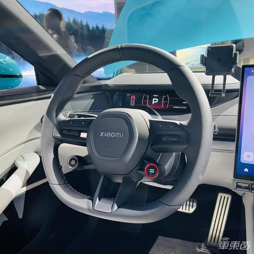 小米汽车内饰全曝光!原厂自带手机支架,实体按键回归