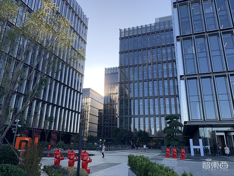 Redmi推两款长续航千元机8/8A,卢伟冰透露5G手机时间表