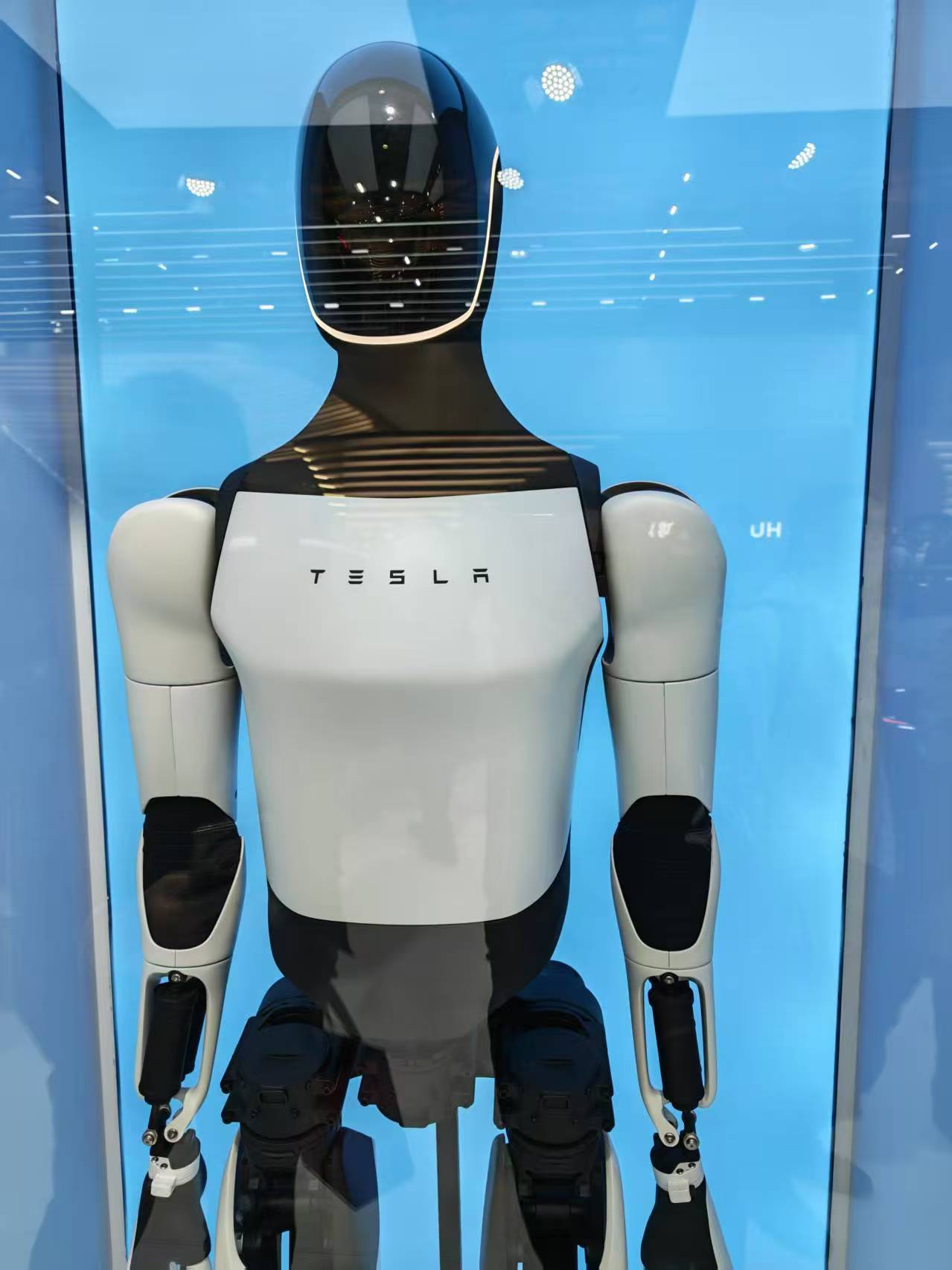 暴走两万步逛遍中国版CES!AI养龙虾、人形机器人火爆,追觅手机上手