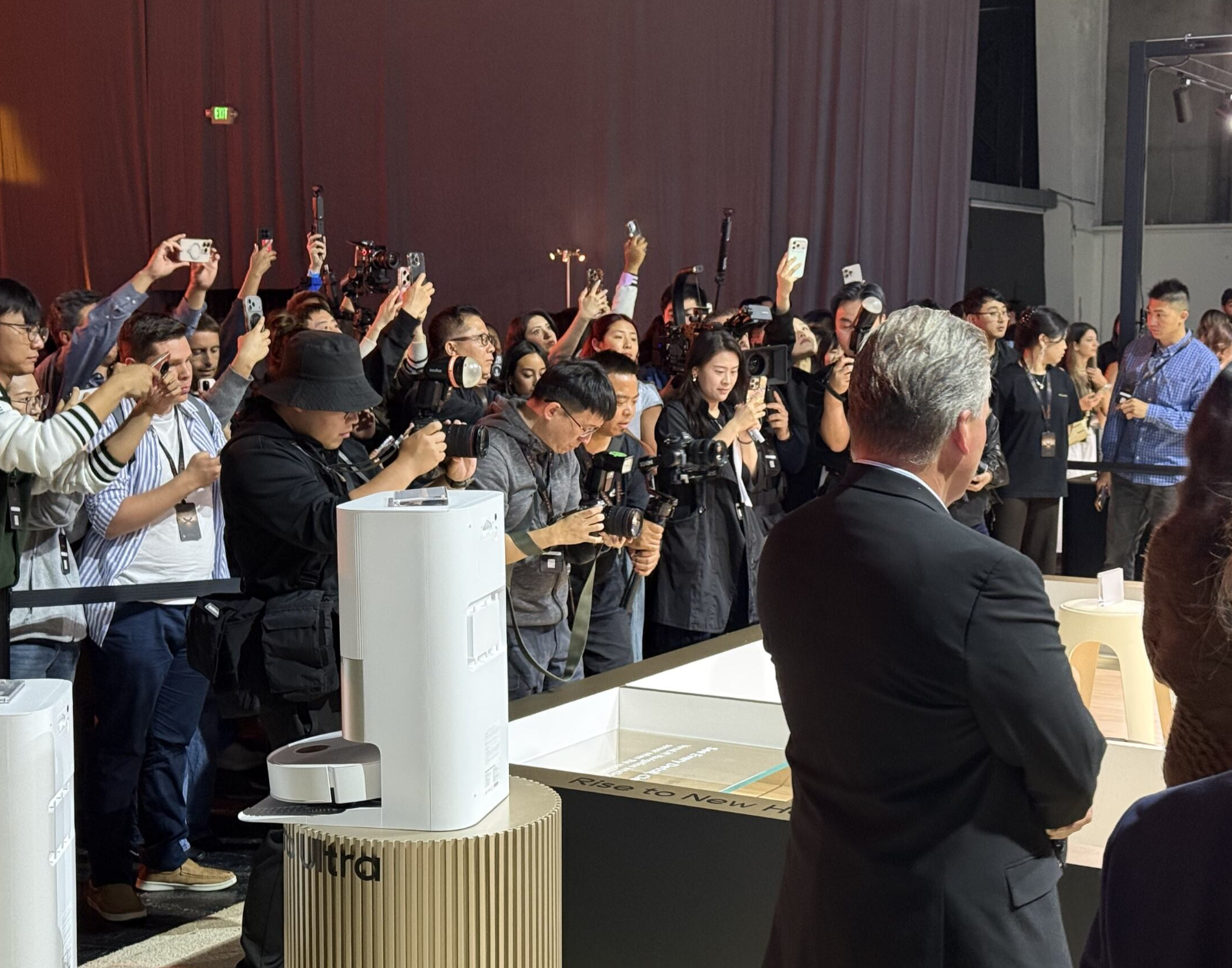 拆解爆火硅谷的追觅扫地机：成为天花板，或者拆掉它