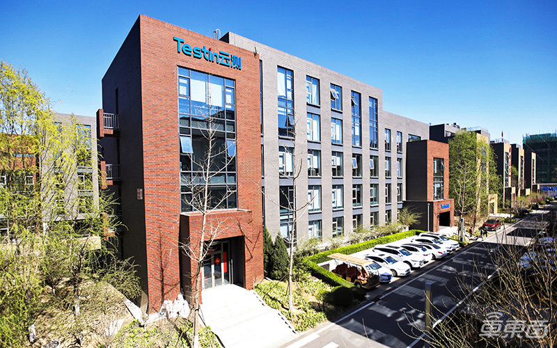 自动驾驶迈向场景落地新征程,头部玩家如何淘得“数据真金”?