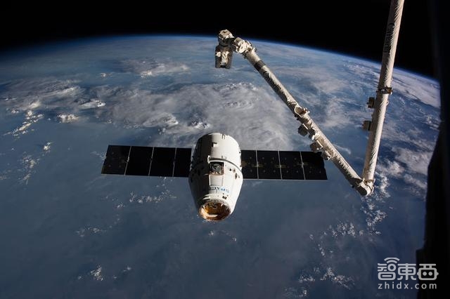 智东西晚报:SpaceX计划2018年载人绕月 5G标准草案公布