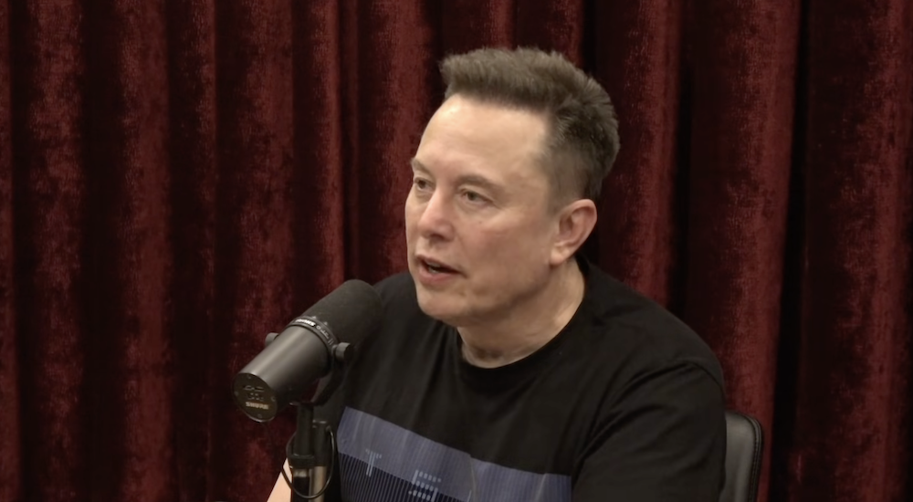 马斯克剧透特斯拉四款AI芯片！无人出租拿掉方向盘明年量产，即将国内首秀