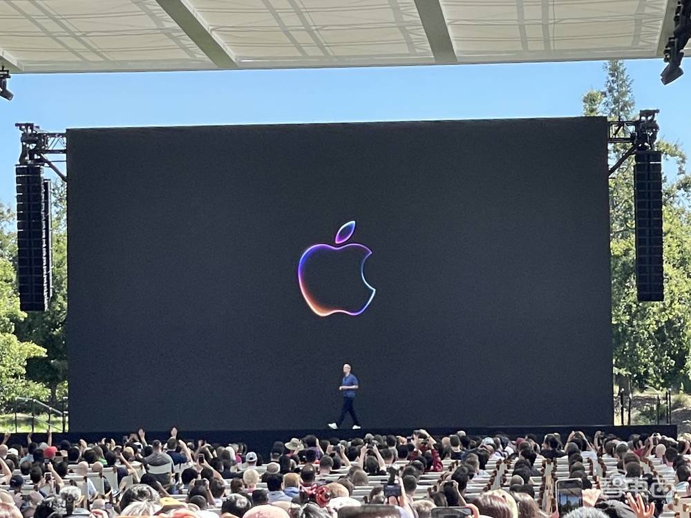 苹果AI一夜颠覆所有!Siri史诗级进化,内挂ChatGPT-4o,奥特曼来了,马斯克怒了