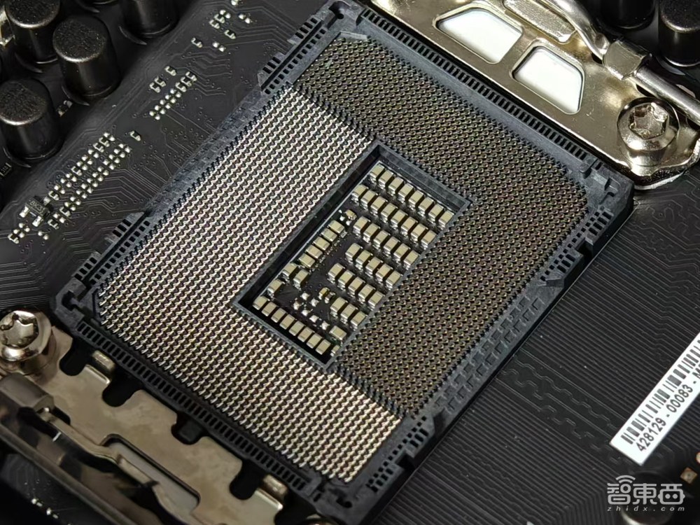 酷睿Ultra 200S首测!功耗唰唰暴降,AI塞入台式机,英特尔这波稳了?