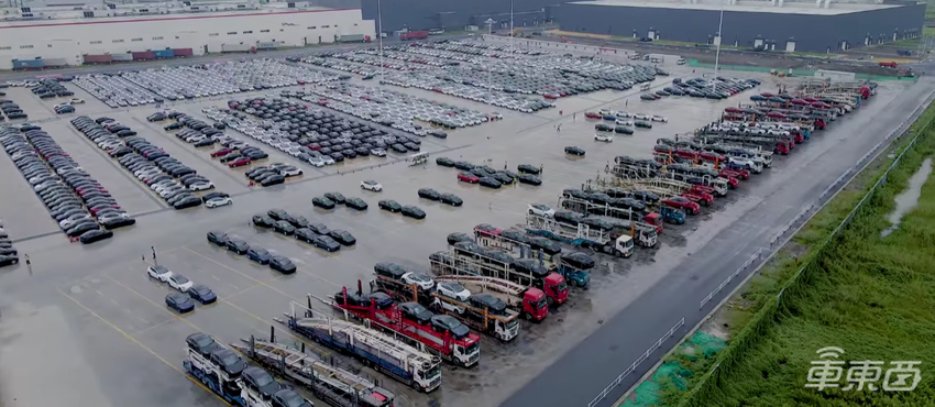 特斯拉上海工厂航拍:上百辆新车待运 每天造千台Model Y