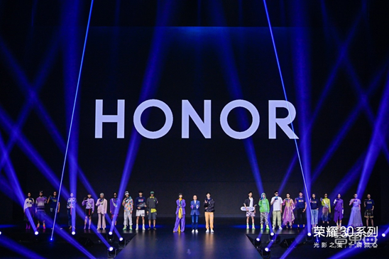 荣耀30系列发布会变身潮流大秀,DXO评分斩获全球第二