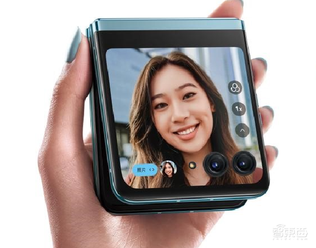 刚刚,联想发了一台3999元的折叠屏手机