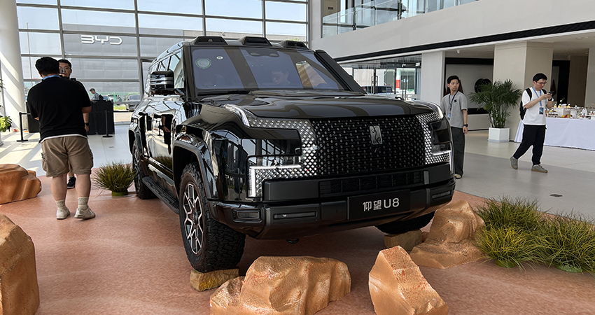 仰望U8越野玩家版带来越野新体验：支持卫星通信，可一键收放无人机