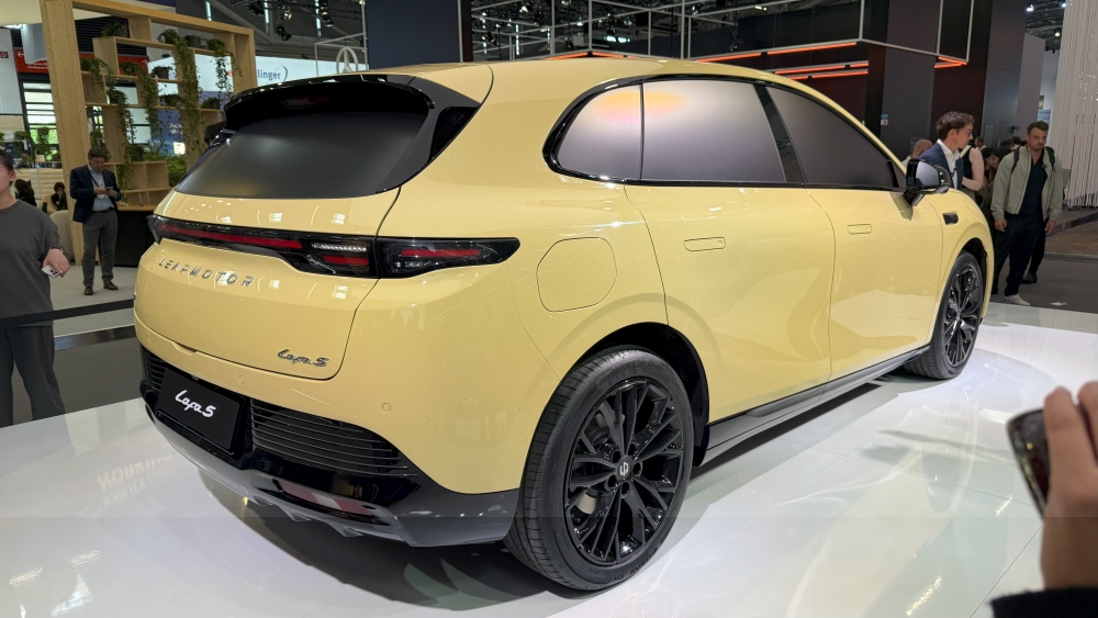 年轻人的“拉风”车!零跑Lafa5慕尼黑首秀启动盲订,国内Q4发,车东西现场见证