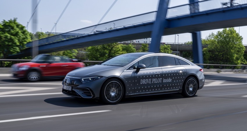 奔驰L3试乘：路上越堵越好用，但跟车距离太吓人