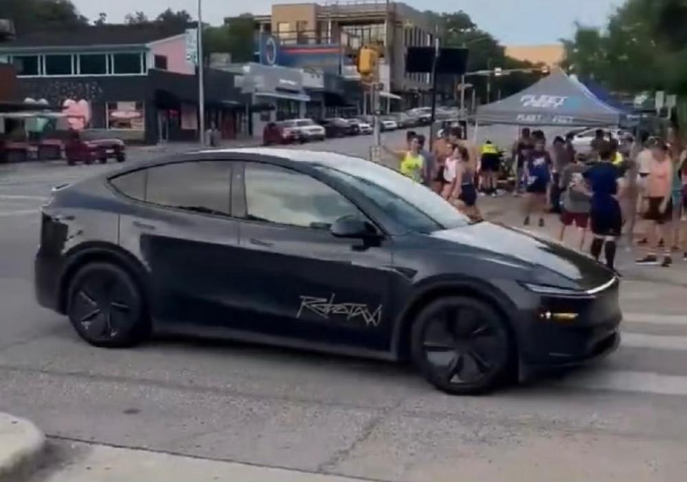 特斯拉FSD欧洲落地受挫，马斯克炮轰监管审批缓慢