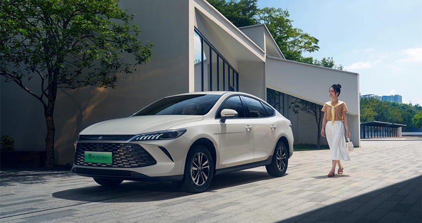 比亚迪秦PLUS限时6.98万元起！新增128KM混动车型，纯电新增两个配置