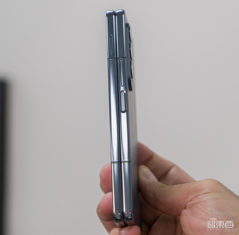 刚刚,三星折叠屏机皇发布,铰链屏幕更薄,TWS耳机学会“空间音频”