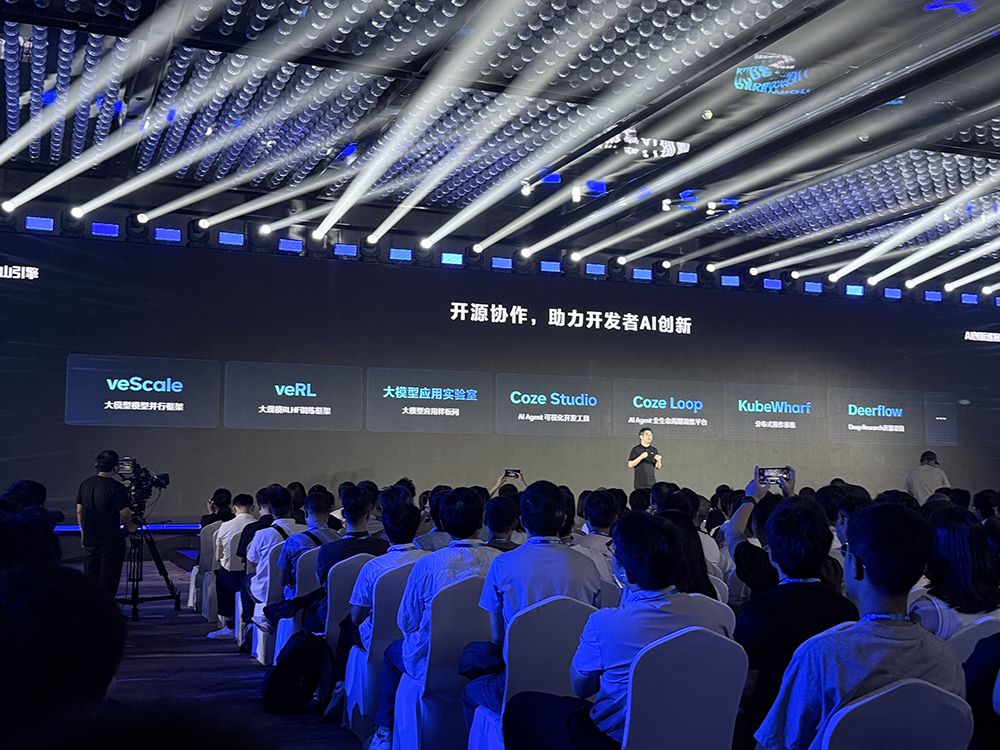 豆包最强AI修图模型来了!动嘴就能精准P图,扣子开源版上线,还搞定同声传译