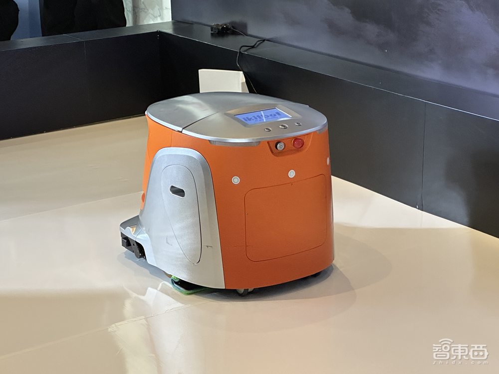 写字楼的清洁难题，奇勃科技用3台机器人搞定