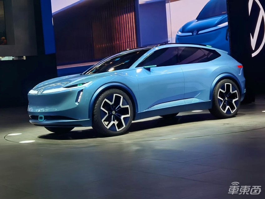 车模失业老板当网红，北京车展成小米车展！除了热梗还有这五大行业真相