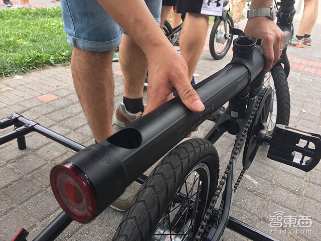 传说中的小米自行车来了 一款能折叠的电动助力车