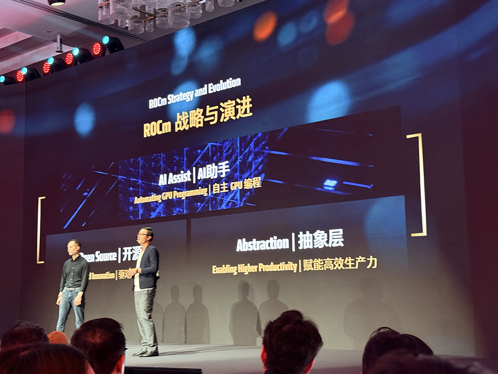 苏姿丰上海激情演讲!对谈李开复,AMD已适配小米大模型,狂赞中国AI生态