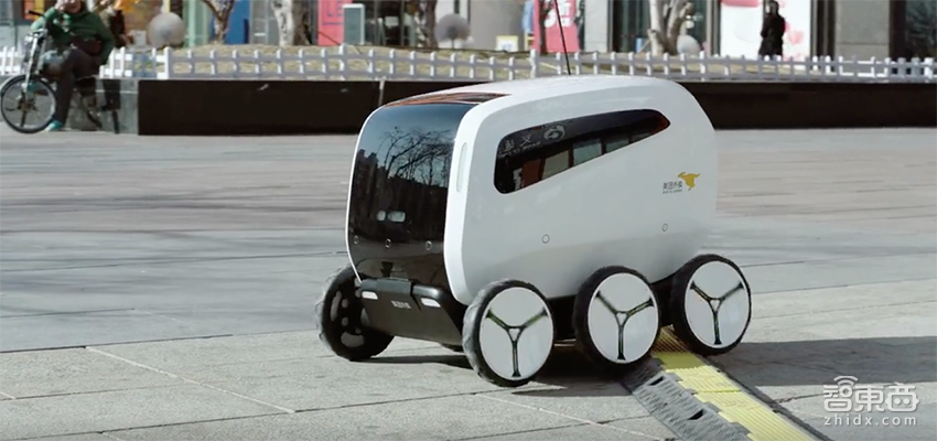 解密美团无人送餐车！猜猜电梯怎么上