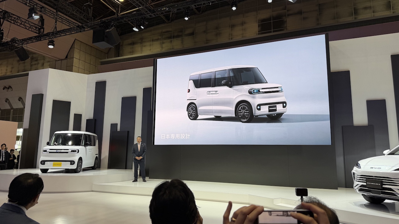 比亚迪扎根日本20年交卷：特供小车明年上市，首款插混车型亮相
