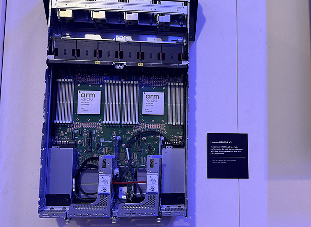 起猛了！Arm推出首个自研CPU，黄仁勋贴大脸发言