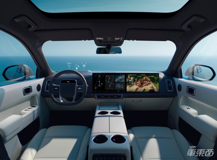 理想研发中心偶遇L9,新车尺寸堪比奔驰GLS,内饰还有大彩电