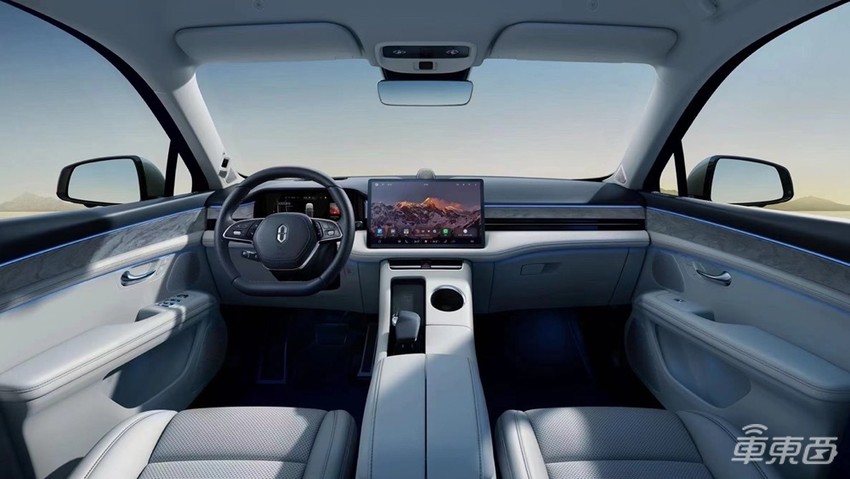 AITO问界M5来了!搭载华为“全家桶”,25万起售