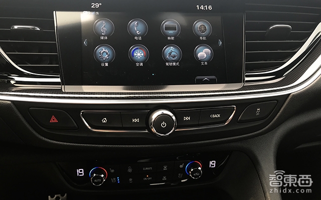 会“飙车”的美女 深度试驾别克全新君威GS