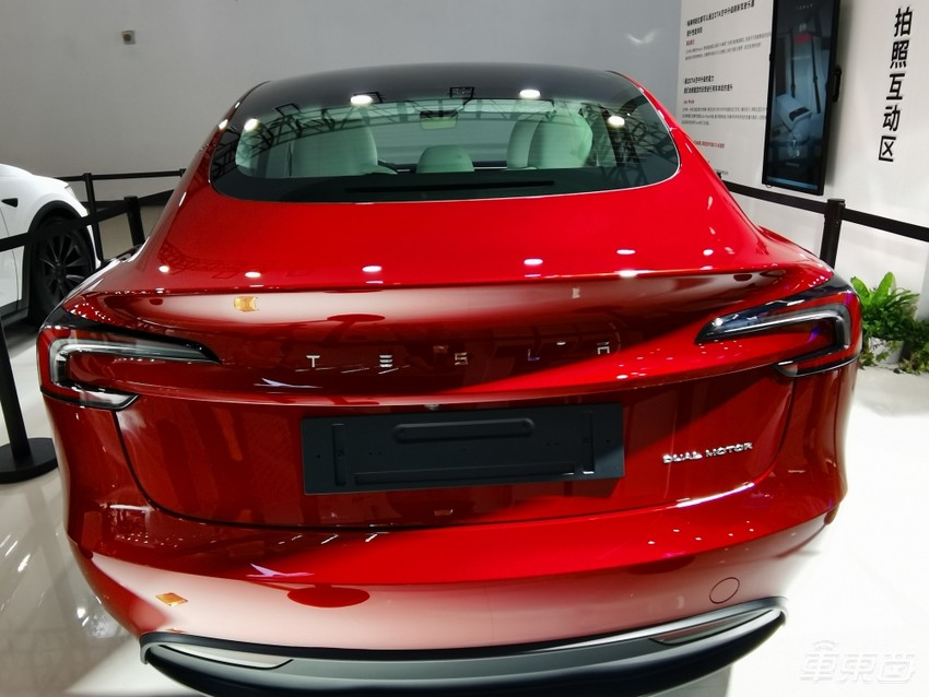 实拍特斯拉新款Model 3:升级20余处,还能成神车吗?