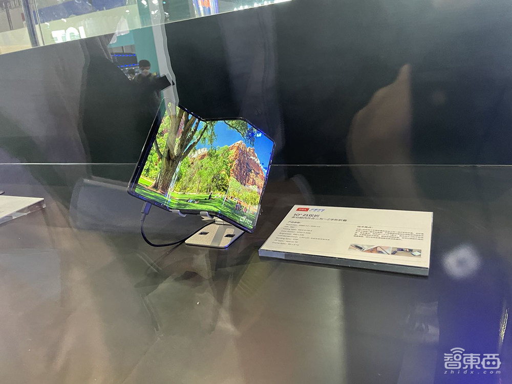 TCL推电竞游戏智屏C9!秀卷轴屏/大硅片,AI家电亮相AWE