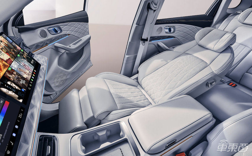 哪吒L 12.99万起,综合续航超1300km,15万级增程市场竞争加剧