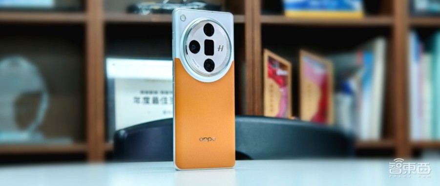 AI手机时代,苹果“摸着安卓过河”,OPPO小布助手挑战最强AI智能体