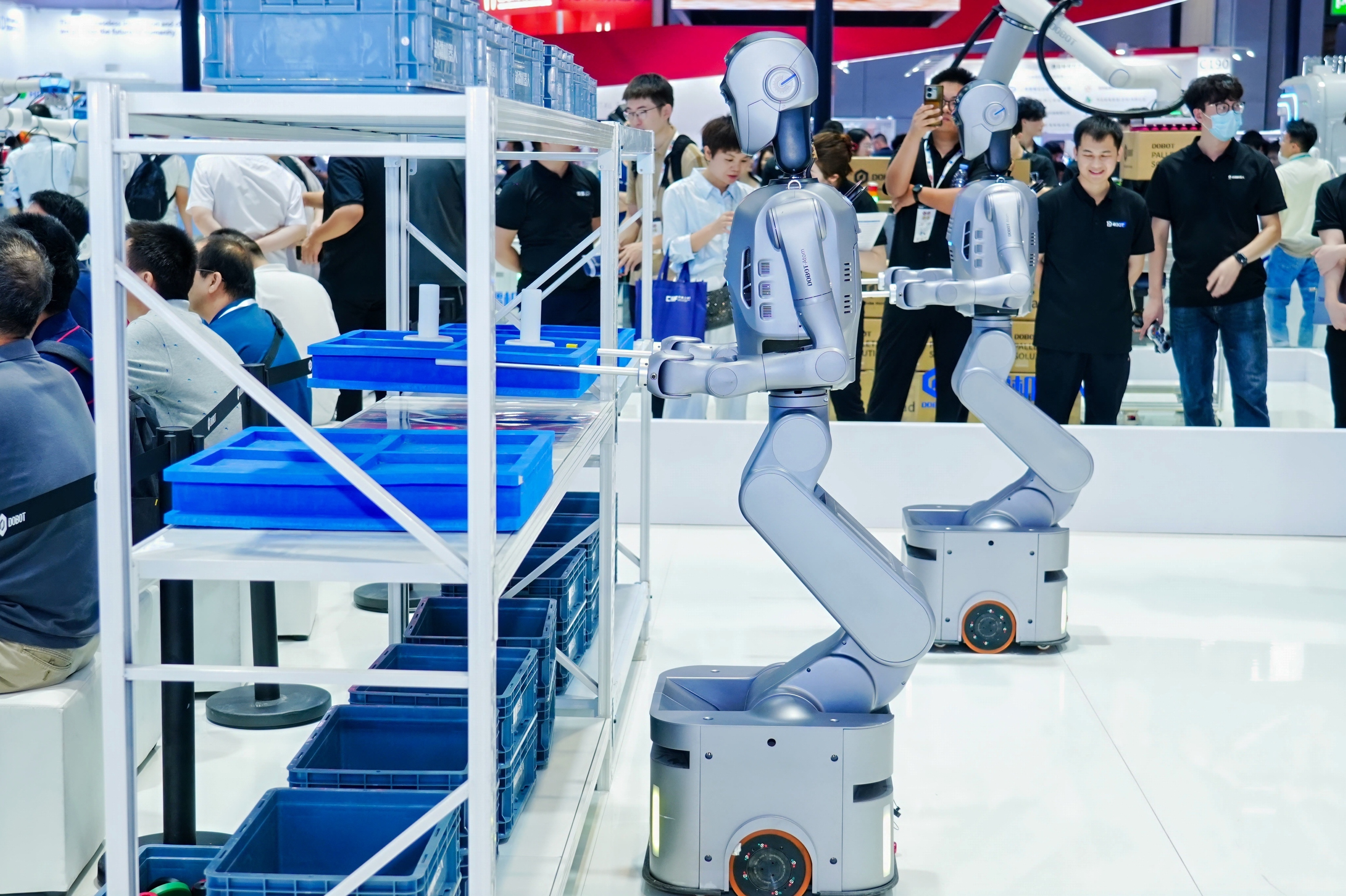 全球首个多形态具身智能机器人平台来了！越疆率先打开具身工业时代大门