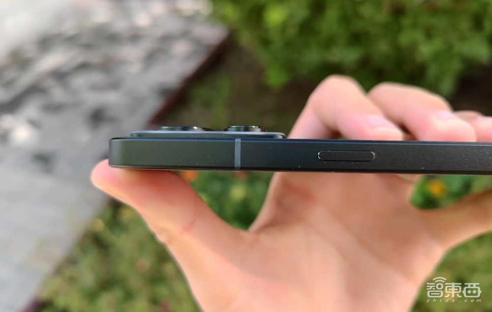 realme骁龙8+旗舰首发体验：独显芯片再添新玩法，百瓦快充兼顾大电池