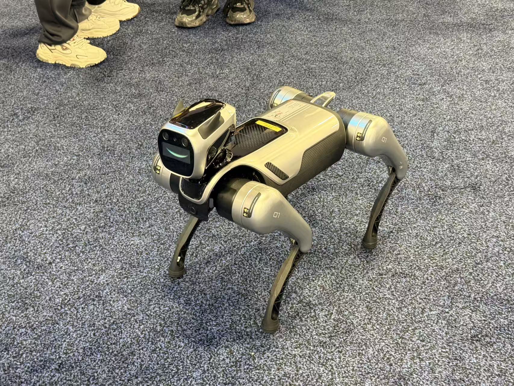 中國人形機器人霸場CES！智元宇樹眾擎全明星天團都來了