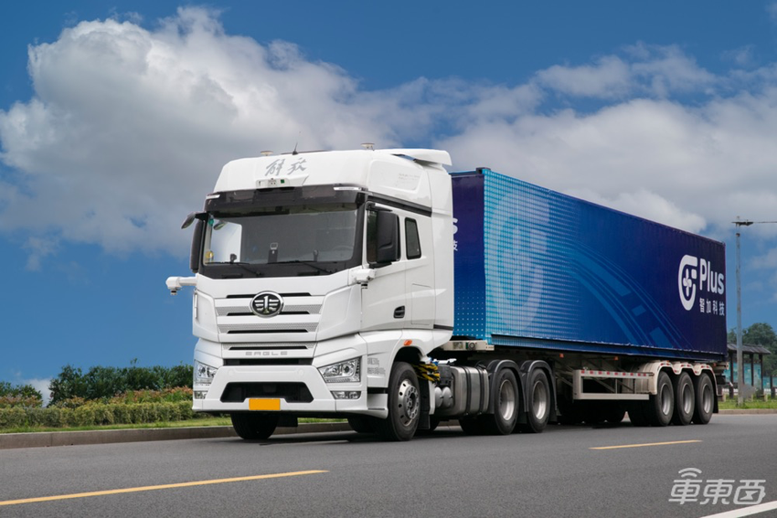 智加科技联合荣庆物流完成100台前装量产智能重卡订单,首批交付5台